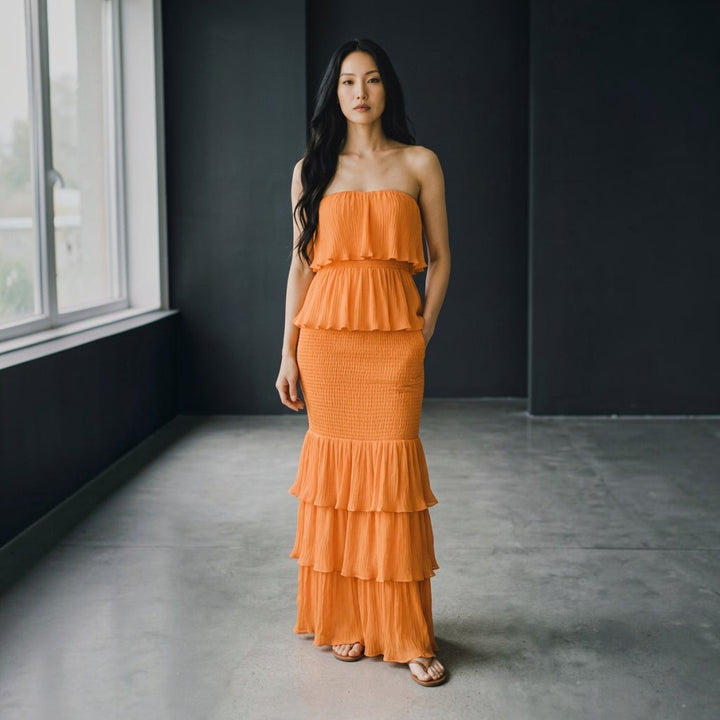 Noir Élégance Maxikleid